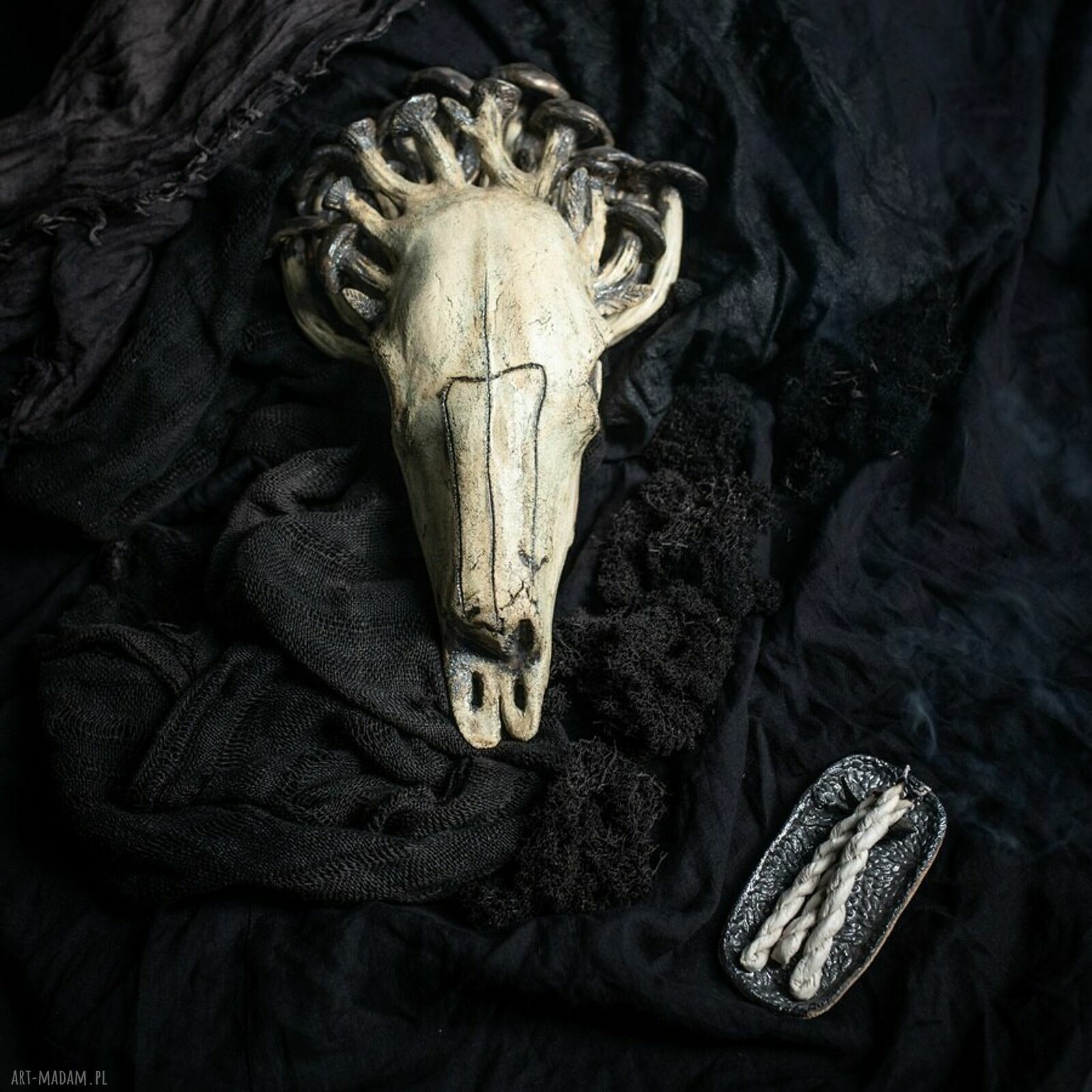 Ręcznie modelowana rzeźba ceramiczna „Reborn Without Harm”
