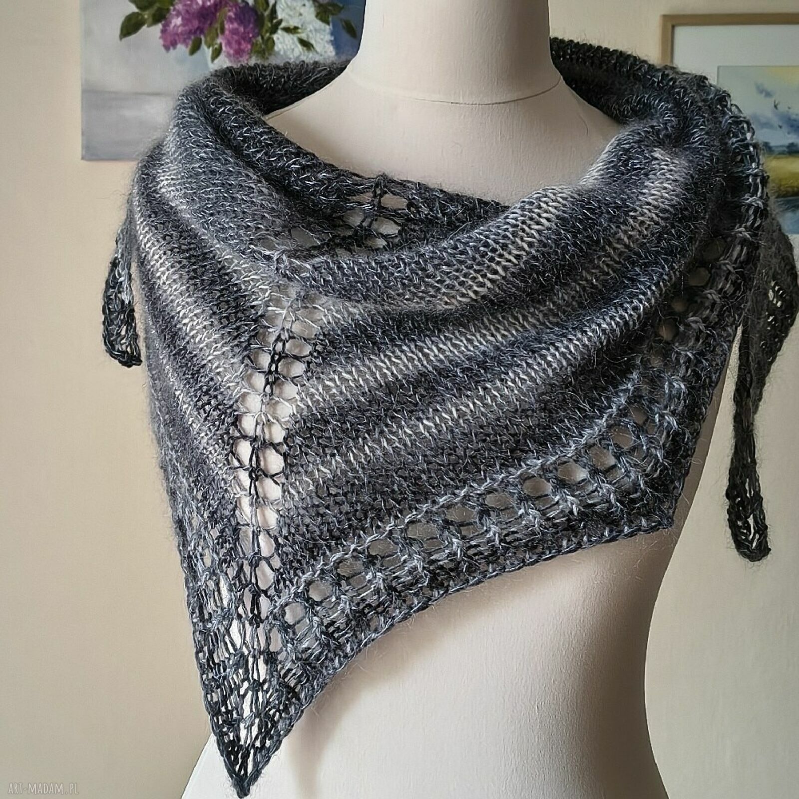 Puchata szara chusta handmade z jedwabiem, moherem i wełną merino