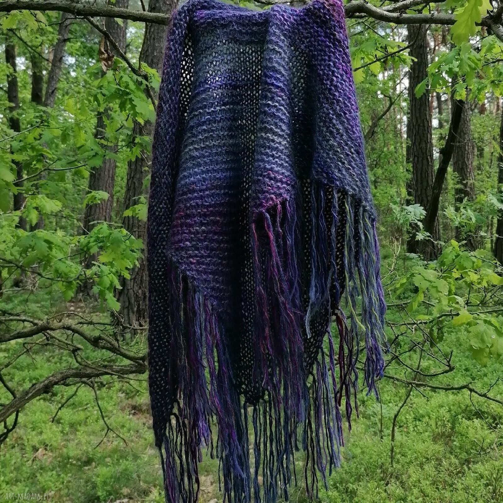 Chusta boho Lilak - ręcznie dziergana, puchata i szlachetna z merino oraz kaszmirem
