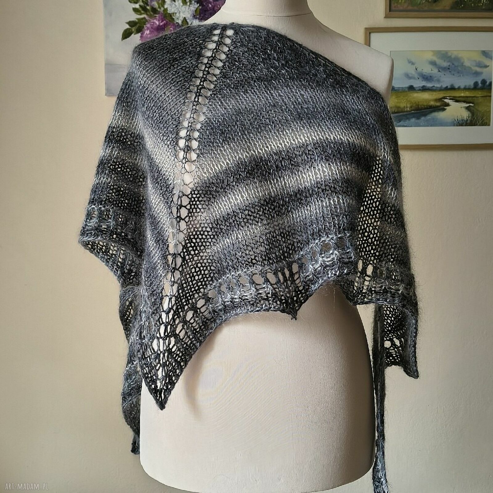 Puchata szara chusta handmade z jedwabiem, moherem i wełną merino