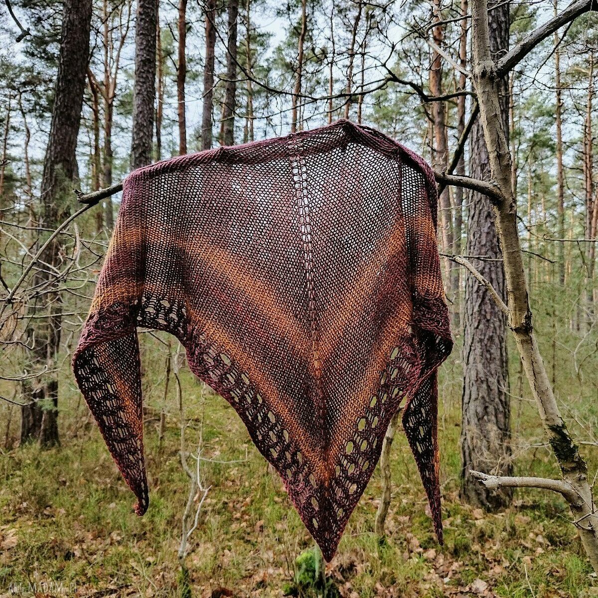 Chusta na drutach z bursztynem - 100% merino extrafine