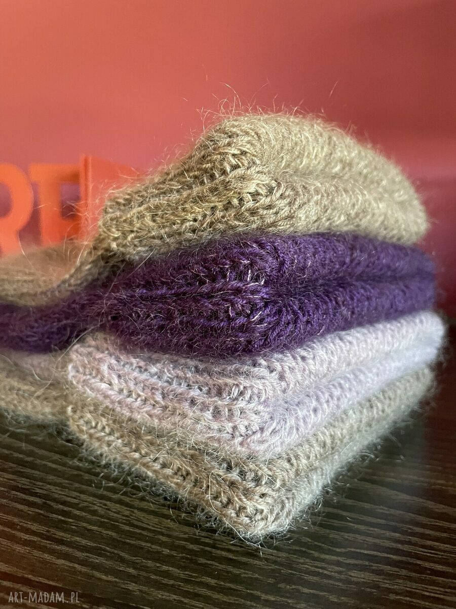 Wywijana beżowa czapka beanie AUREA z baby merino, moherem i jedwabiem