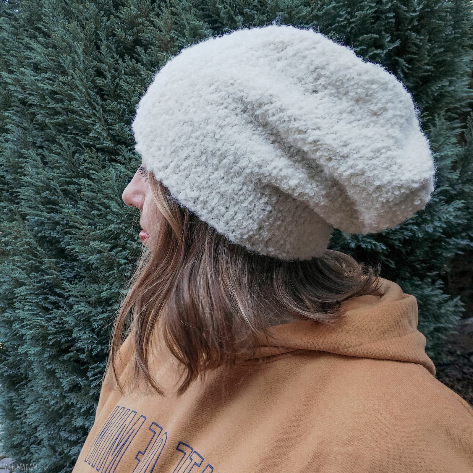 Ręcznie robiona czapka LUCKY dla kobiet na zimę - beanie bezszwowe