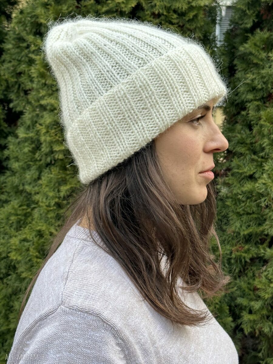 Ręcznie robiona czapka beanie MIRA - merino z moherem i jedwabiem w kolorze ecru