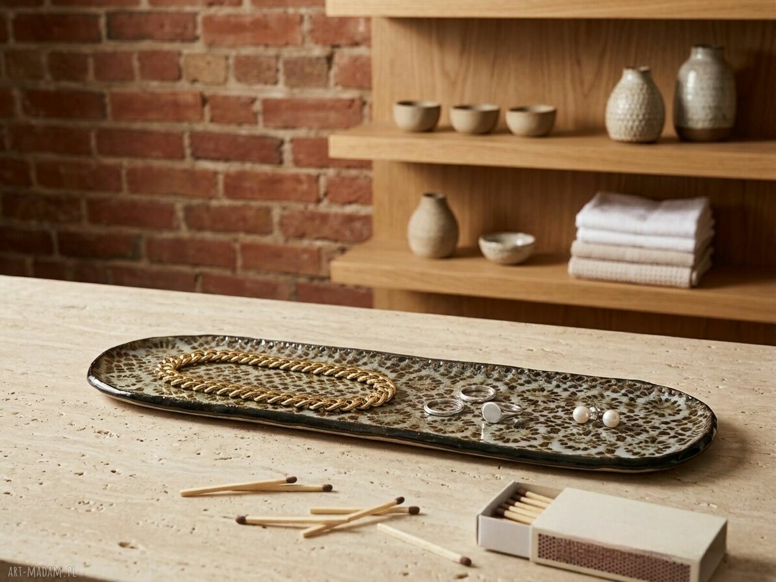 Ręcznie robiona ceramiczna podstawka - dekoracja do salonu i biżuterii