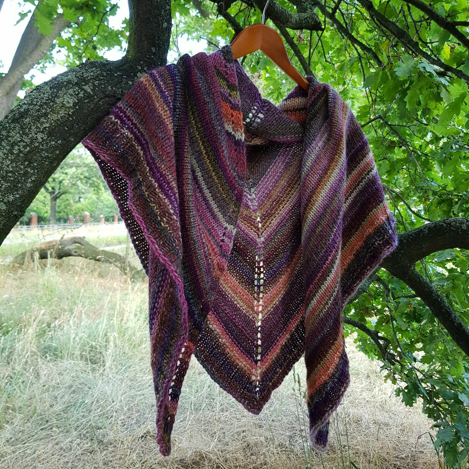 Ręcznie robiona trójkątna chusta z włoskiej mieszanki wełny - purpura burgund 196x96
