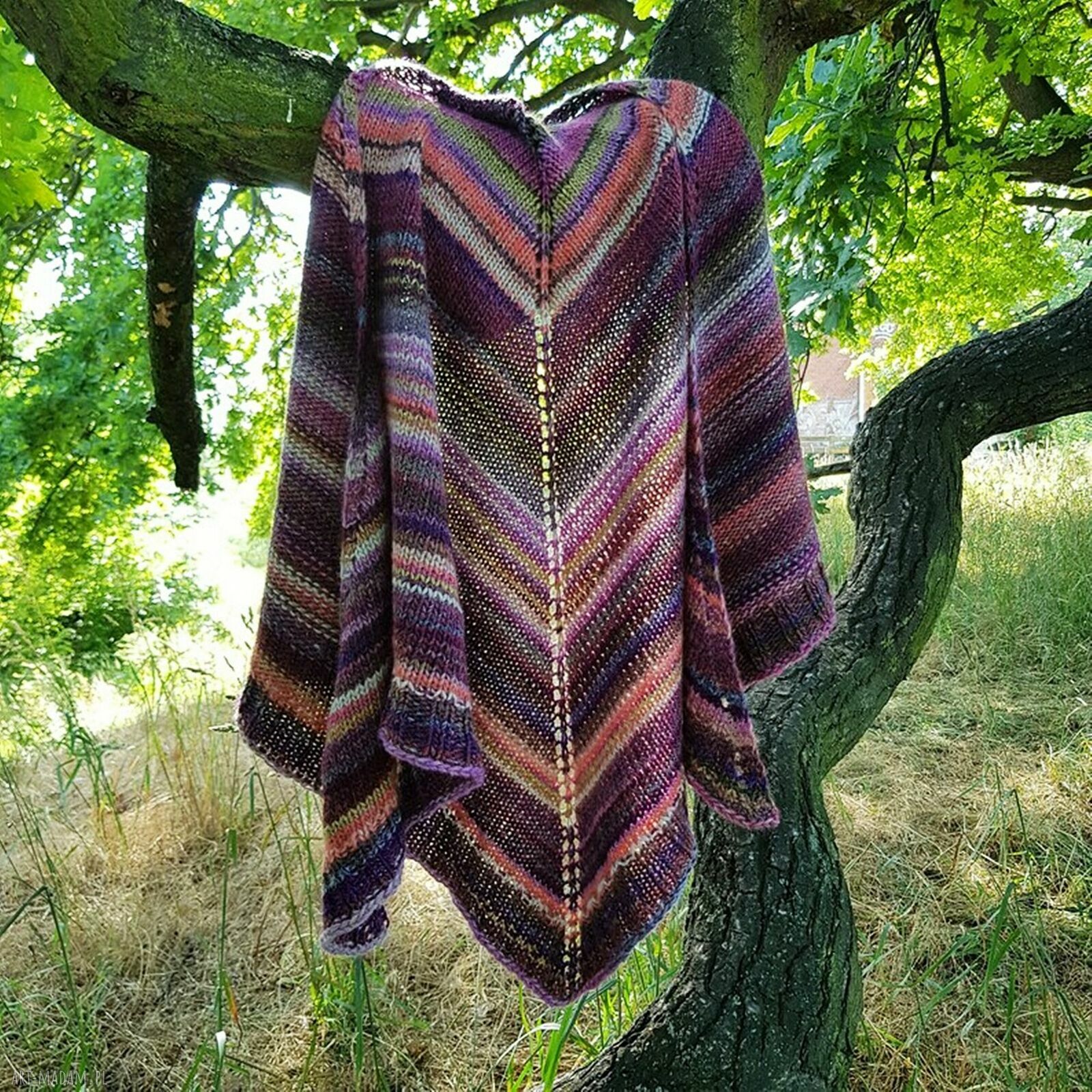 Ręcznie robiona trójkątna chusta z włoskiej mieszanki wełny - purpura burgund 196x96
