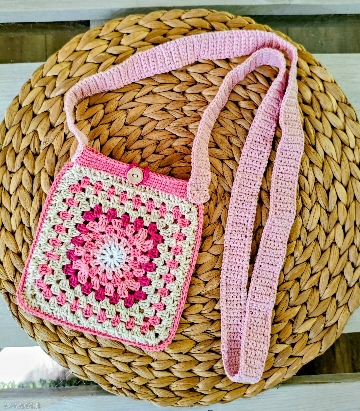 Mała różowa torebka na szydełku handmade