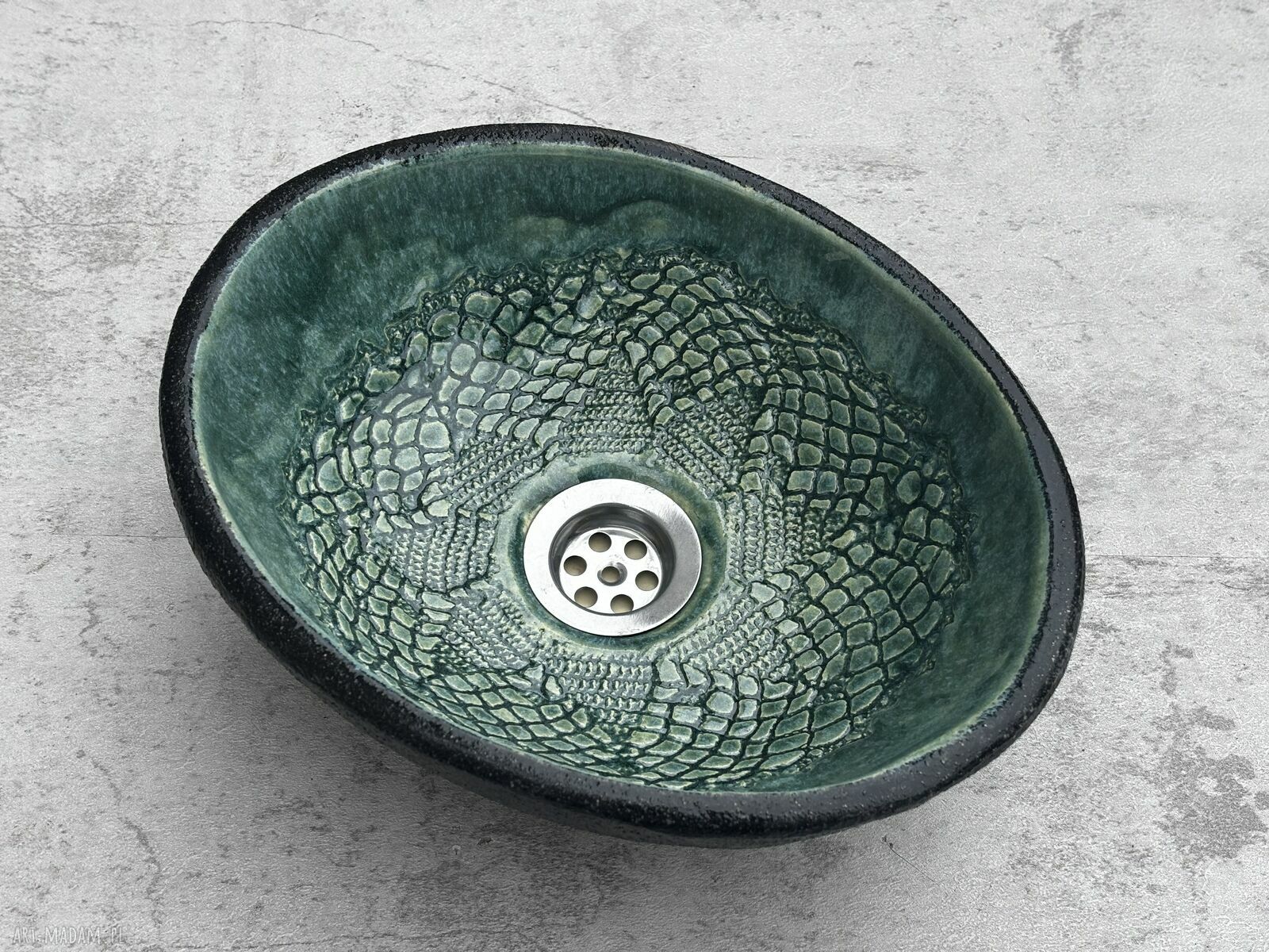 Ręcznie robiona umywalka ceramiczna - zielona misa nablatowa z fakturą koronki