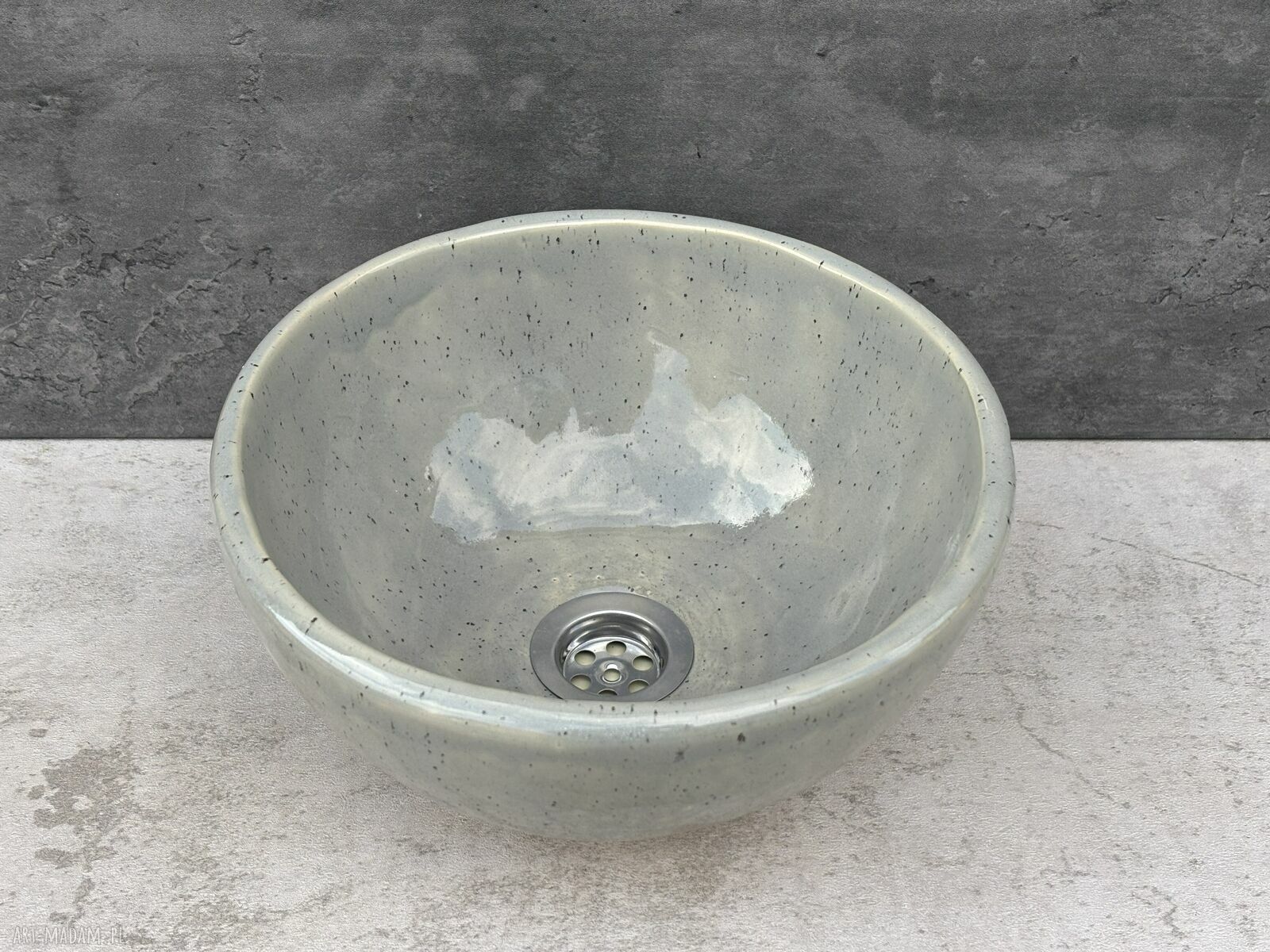 Ręcznie robiona umywalka ceramiczna nablatowa - szara, nakrapiana, minimalistyczna