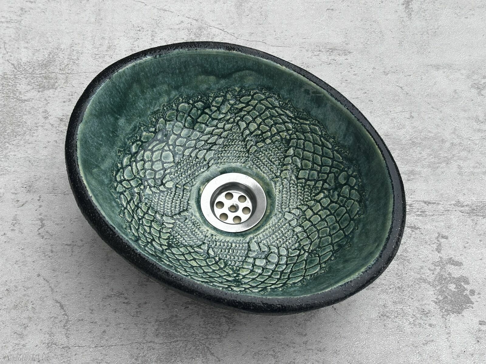 Ręcznie robiona umywalka ceramiczna - zielona misa nablatowa z fakturą koronki