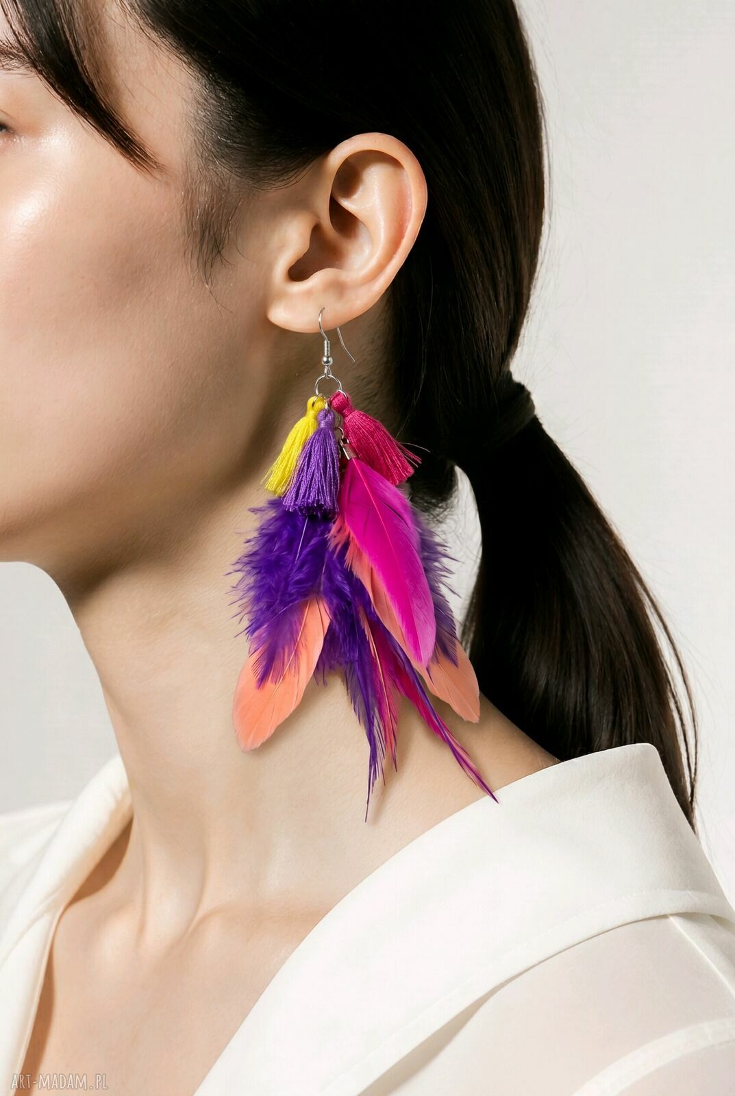 Ręcznie robione kolczyki długie pióra w stylu boho-folk