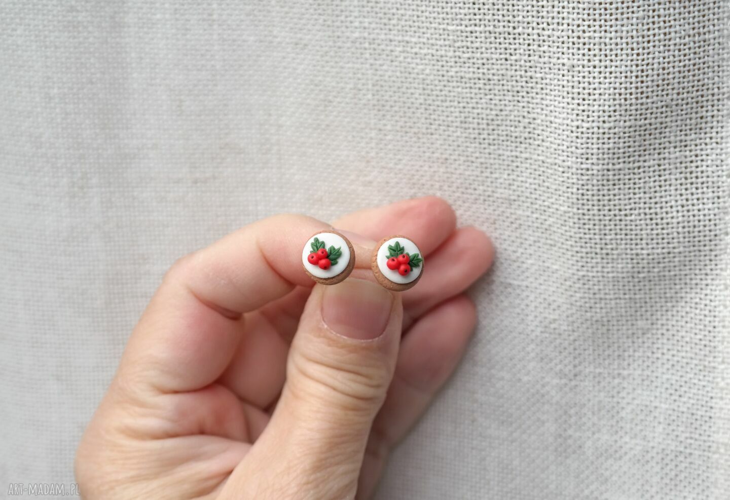 Świąteczne kolczyki pierniki z ostrokrzewem i czerwonymi jagodami - handmade