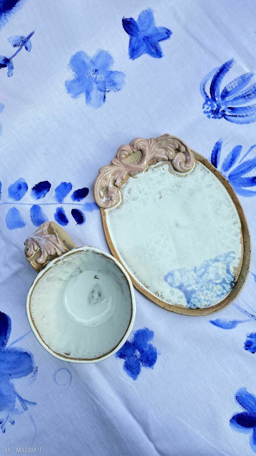 Ręcznie robiony zestaw ceramiczny - filiżanka i talerzyk w stylu romantycznym