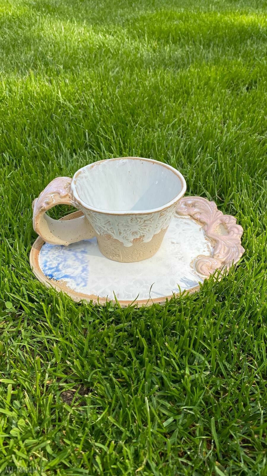 Ręcznie robiony zestaw ceramiczny - filiżanka i talerzyk w stylu romantycznym