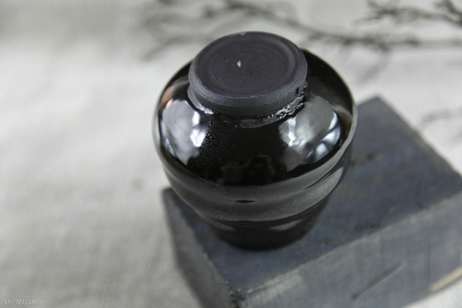 Ręcznie robiony Mateo - kubek do yerba mate z czarnej gliny i perłowym szkliwem 340 ml (bez bombilli)