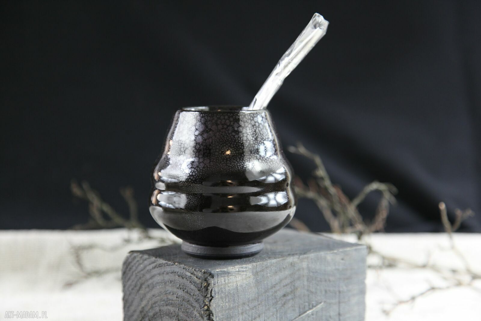 Ręcznie robiony Mateo - kubek do yerba mate z czarnej gliny i perłowym szkliwem 340 ml bez bombilli