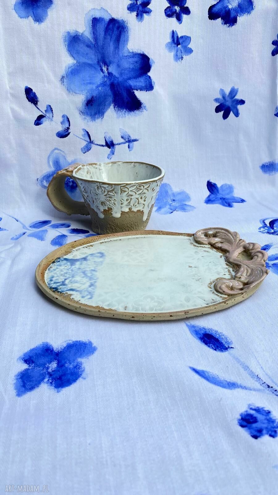 Ręcznie robiony zestaw ceramiczny - filiżanka i talerzyk w stylu romantycznym