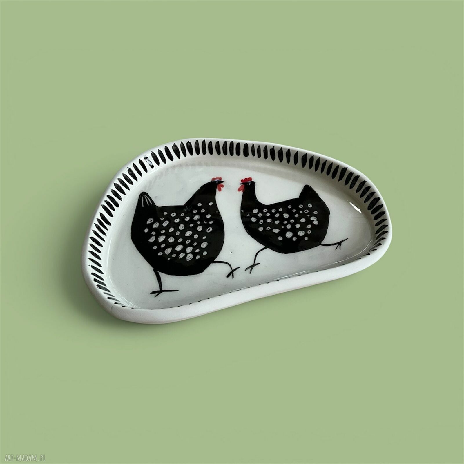 Ręcznie malowany talerz ceramiczny z kurkami 19 x 15,5 cm