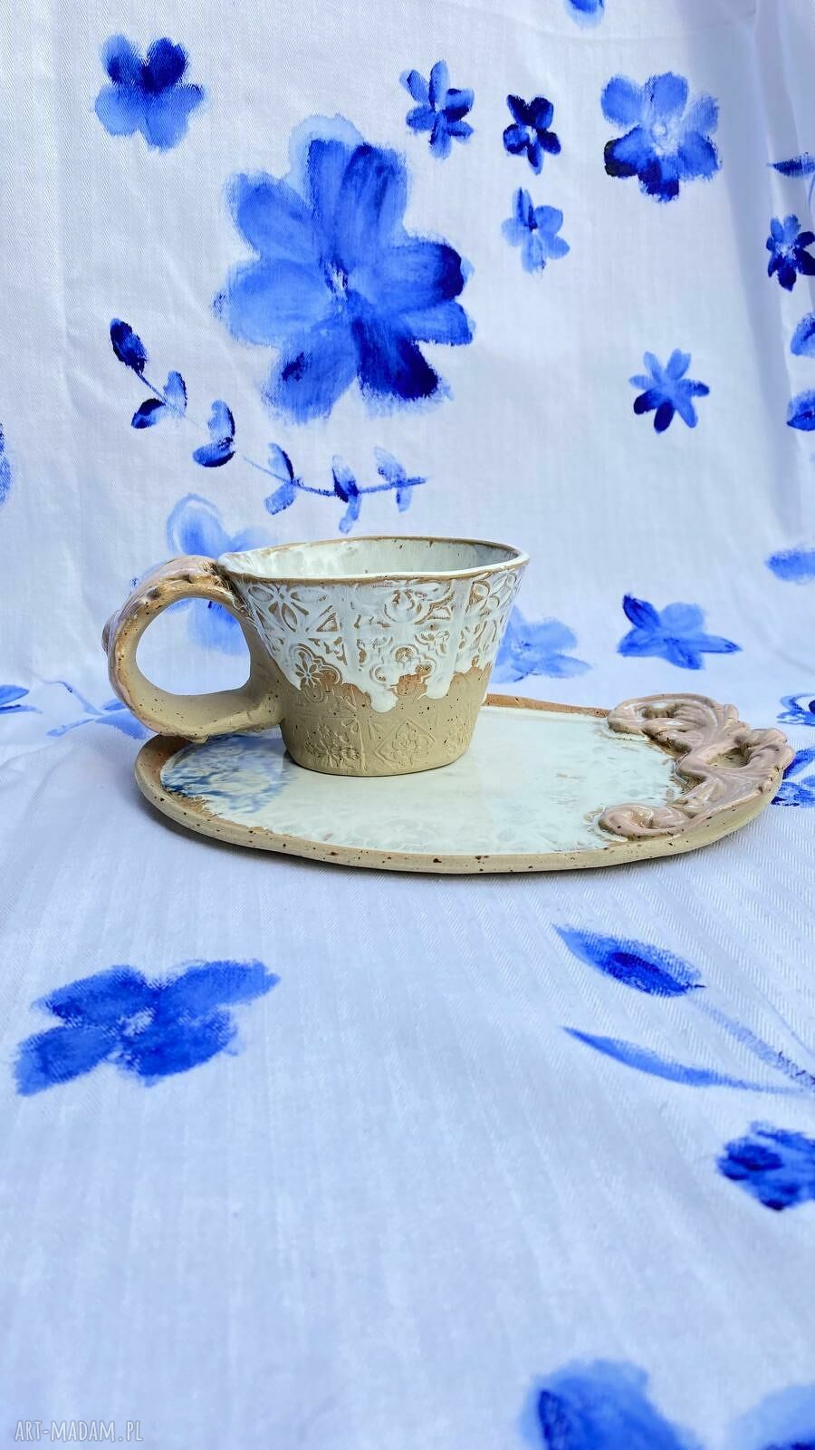Ręcznie robiony zestaw ceramiczny - filiżanka i talerzyk w stylu romantycznym