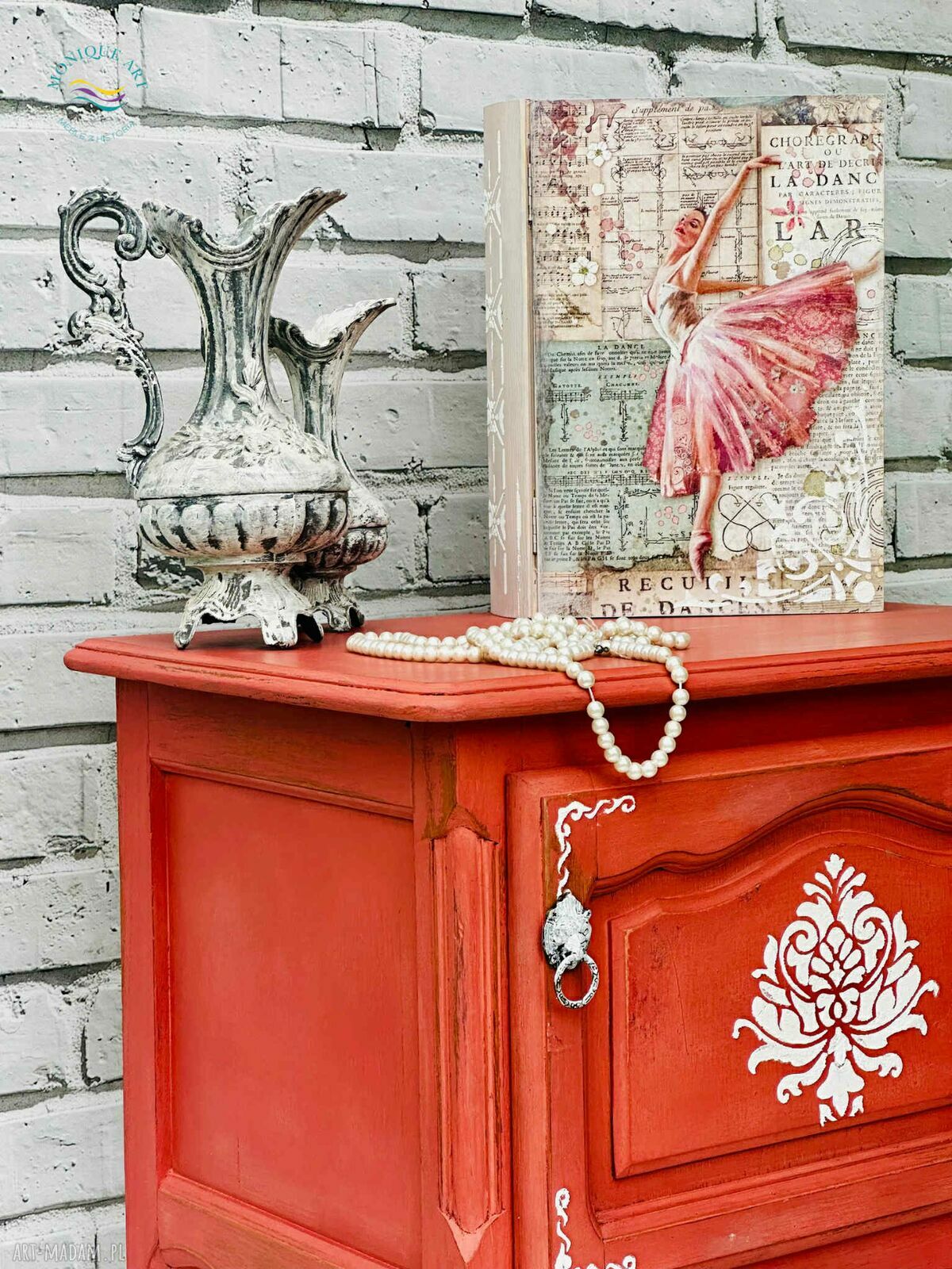 Ręcznie malowana szafka nocna shabby chic - Scandinavian Pink z ludwikowskimi dekorami