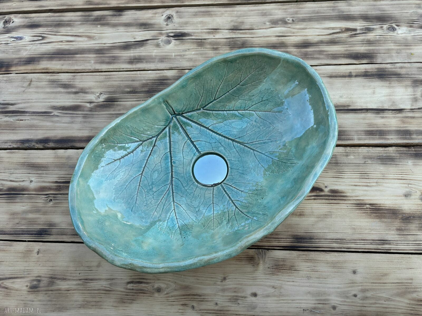 Turkusowa umywalka ceramiczna w kształcie liścia - rękodzieło do łazienki