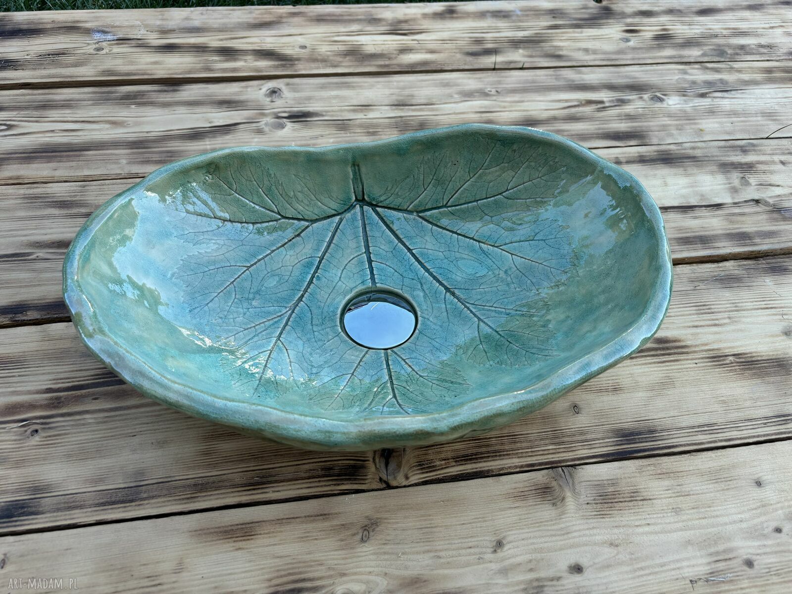 Turkusowa umywalka ceramiczna w kształcie liścia - rękodzieło do łazienki