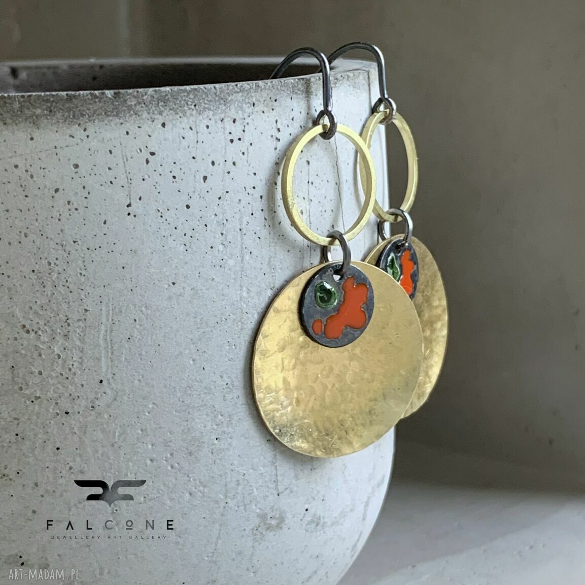 Kolczyki Red Flower in Gold - ręcznie emaliowane czerwone kwiaty z oksydowanym srebrem