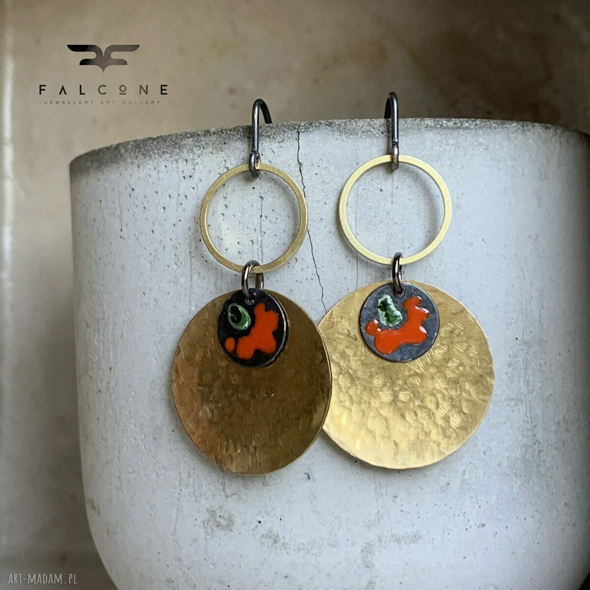 Kolczyki Red Flower in Gold - ręcznie emaliowane czerwone kwiaty z oksydowanym srebrem