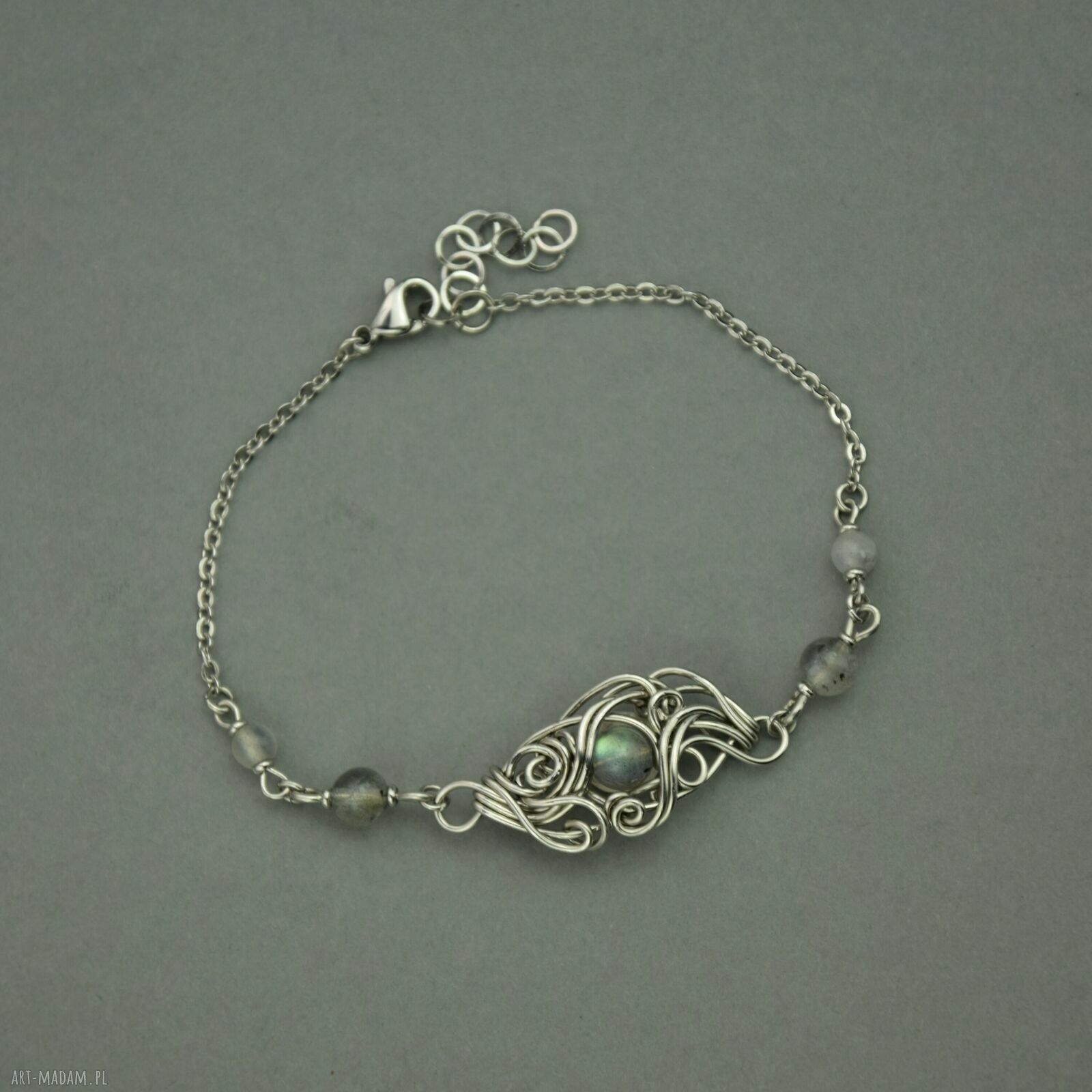 Bransoletka regulowana z zielonym labradorytem - wire wrapping i stal chirurgiczna