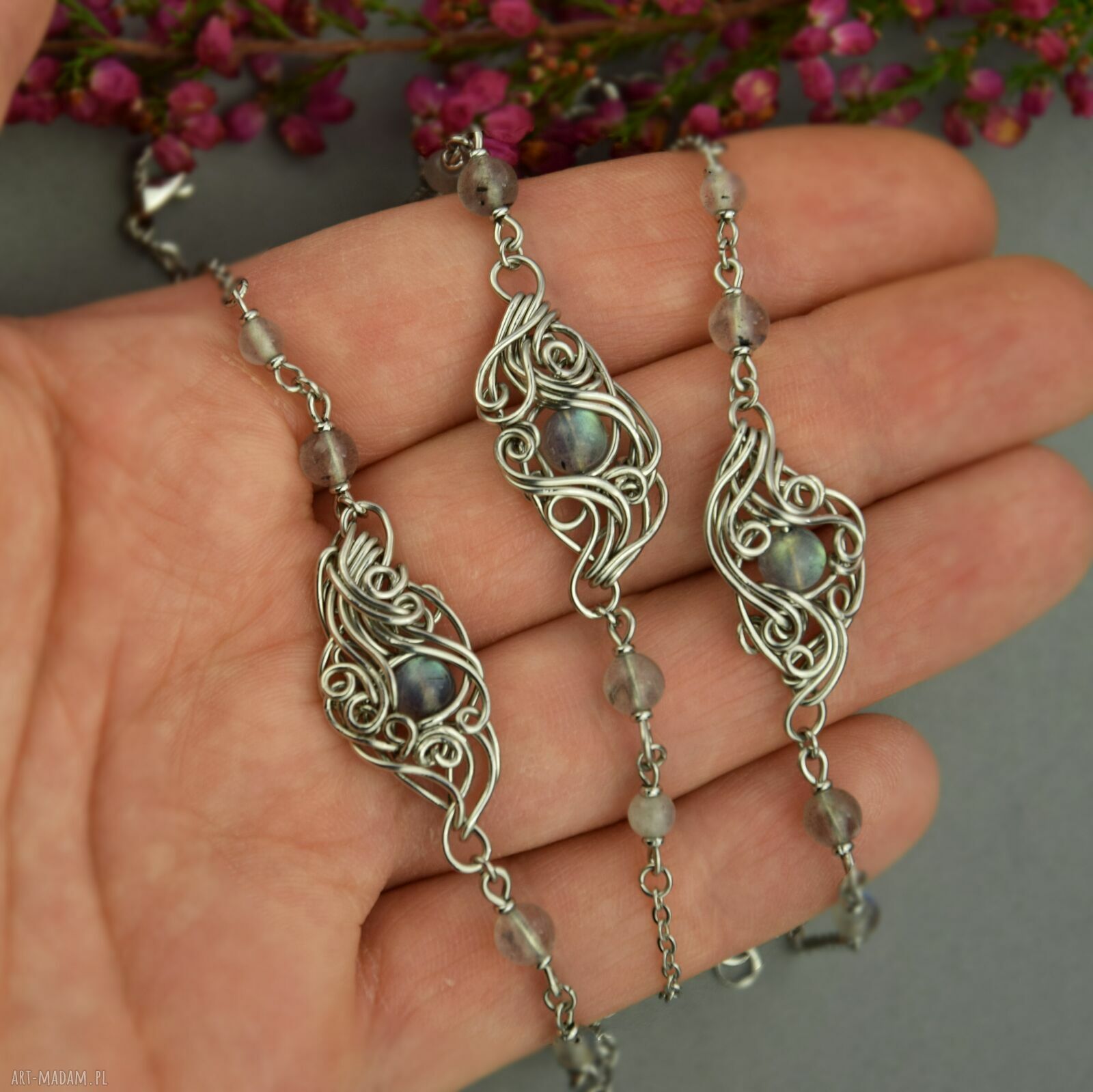 Bransoletka regulowana z zielonym labradorytem - wire wrapping i stal chirurgiczna