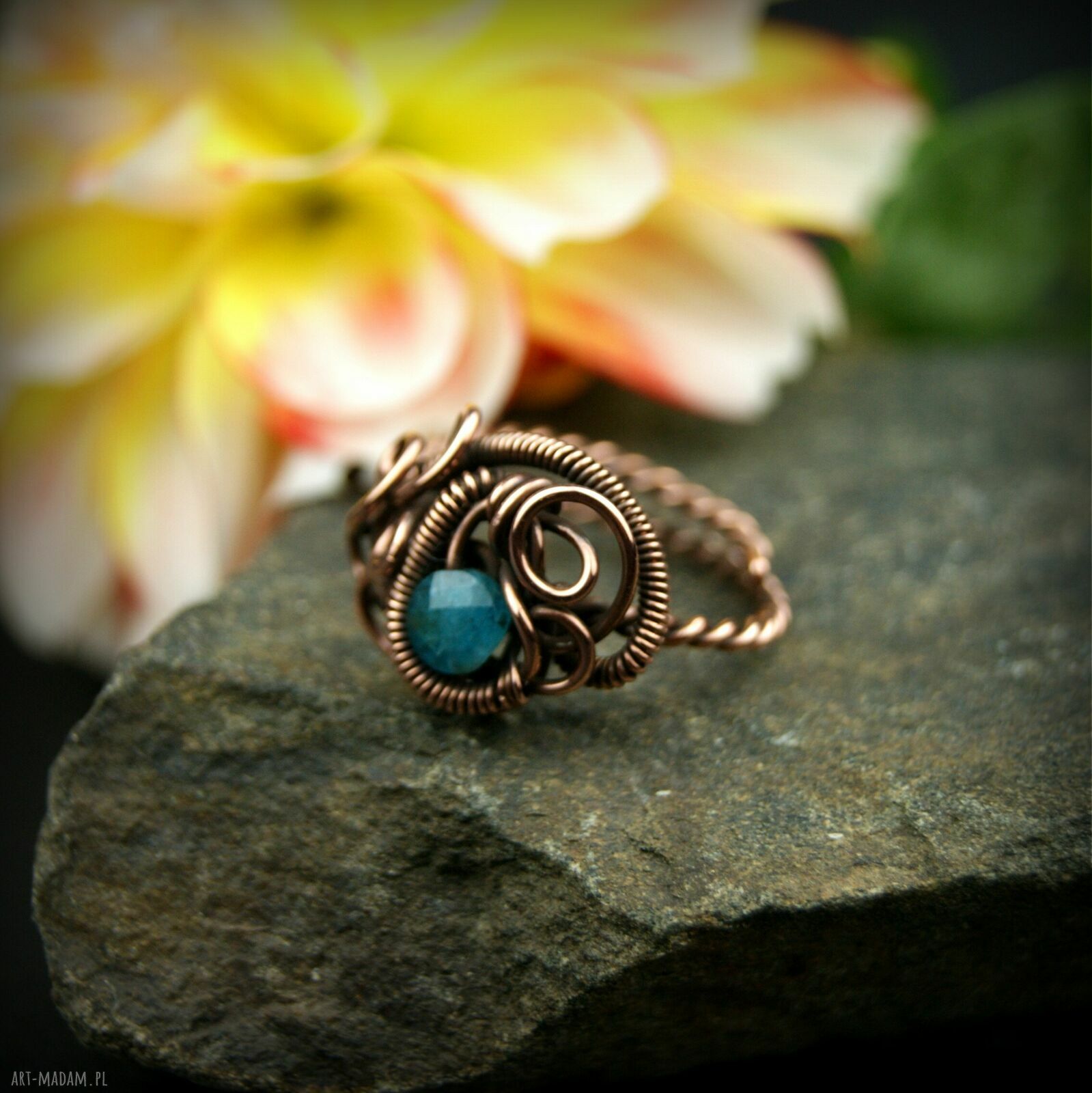 Apatyt regulowany pierścionek z miedzi - wire wrapping dla Ciebie