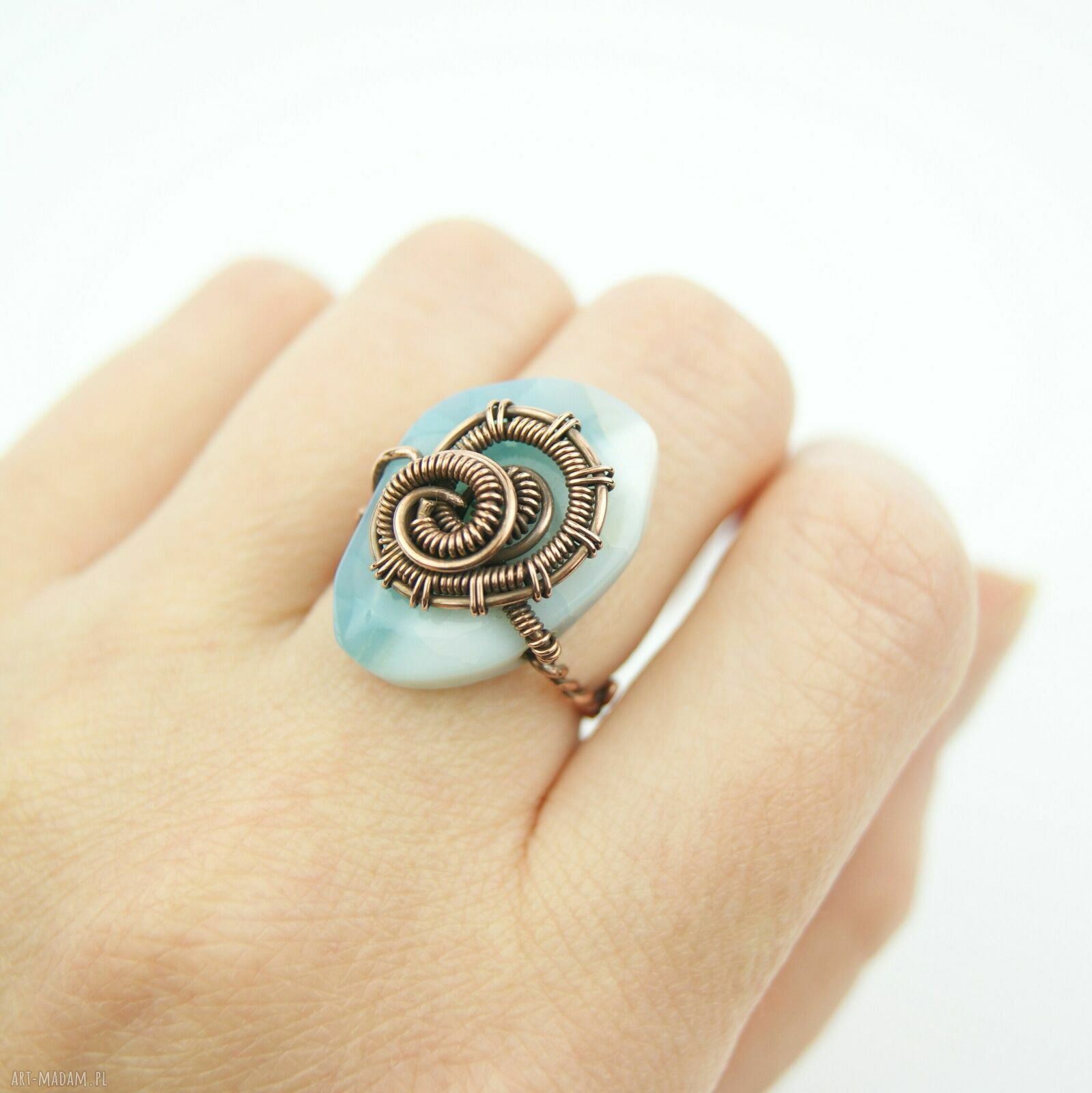 Regulowany pierścionek z błękitnym agatem - wire wrapping z miedzi