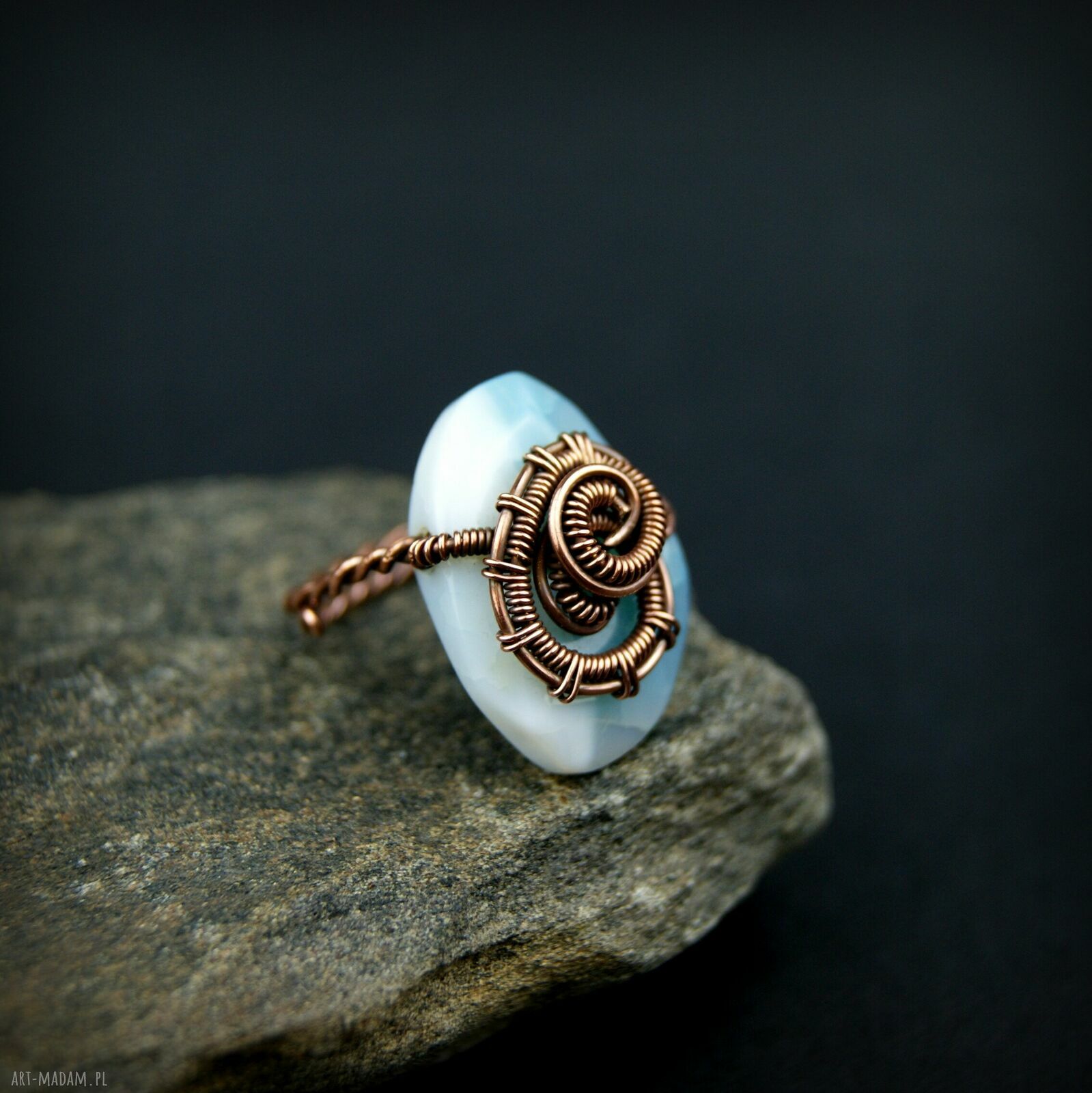 Regulowany pierścionek z błękitnym agatem - wire wrapping z miedzi