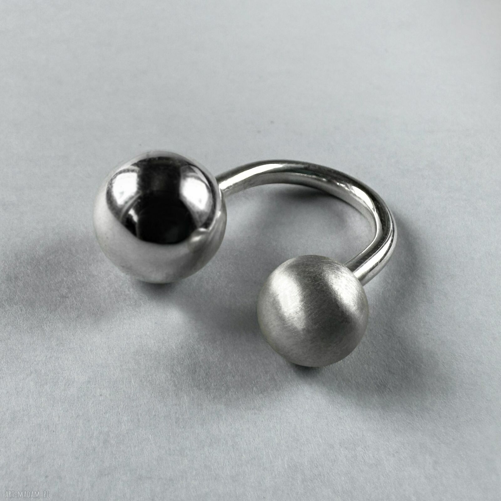 Regulowany pierścionek z dwiema kulkami 14 mm i 10 mm - srebro 925