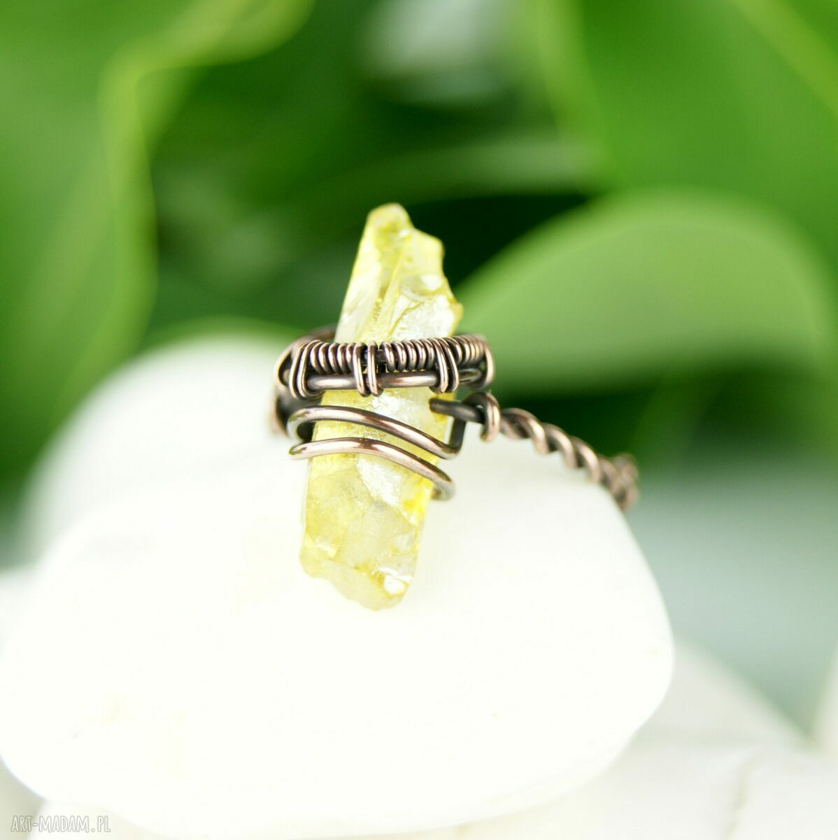 Regulowany pierścionek z kwarcem tytanowym - wire wrapping z miedzią