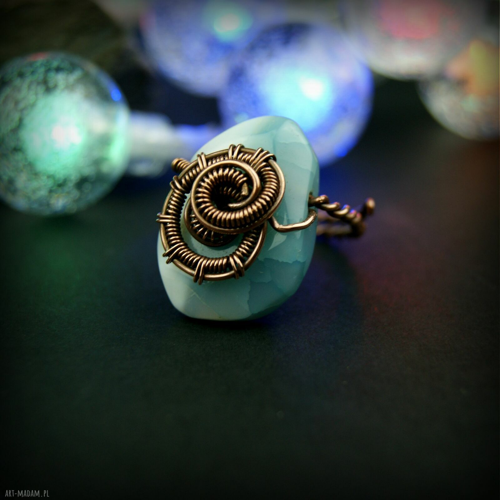 Regulowany pierścionek z błękitnym agatem - wire wrapping z miedzi