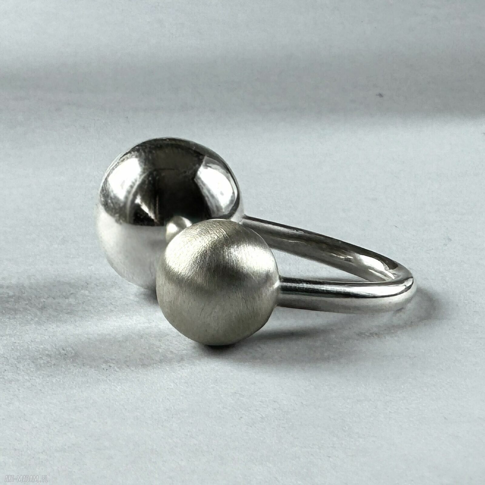 Shambala - regulowany pierścionek z kulkami 16 mm i 12 mm (srebro 925)