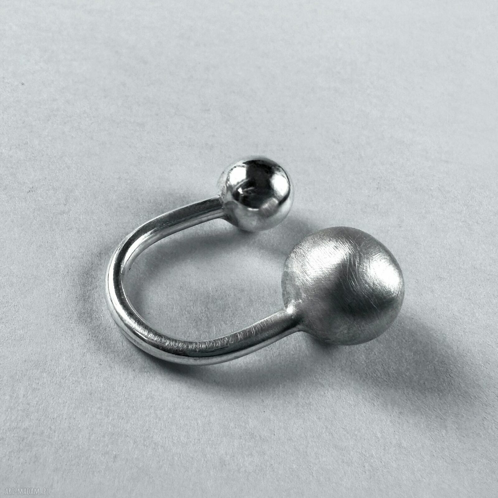 Regulowany pierścionek z kulkami 14 mm i 10 mm - srebro 925