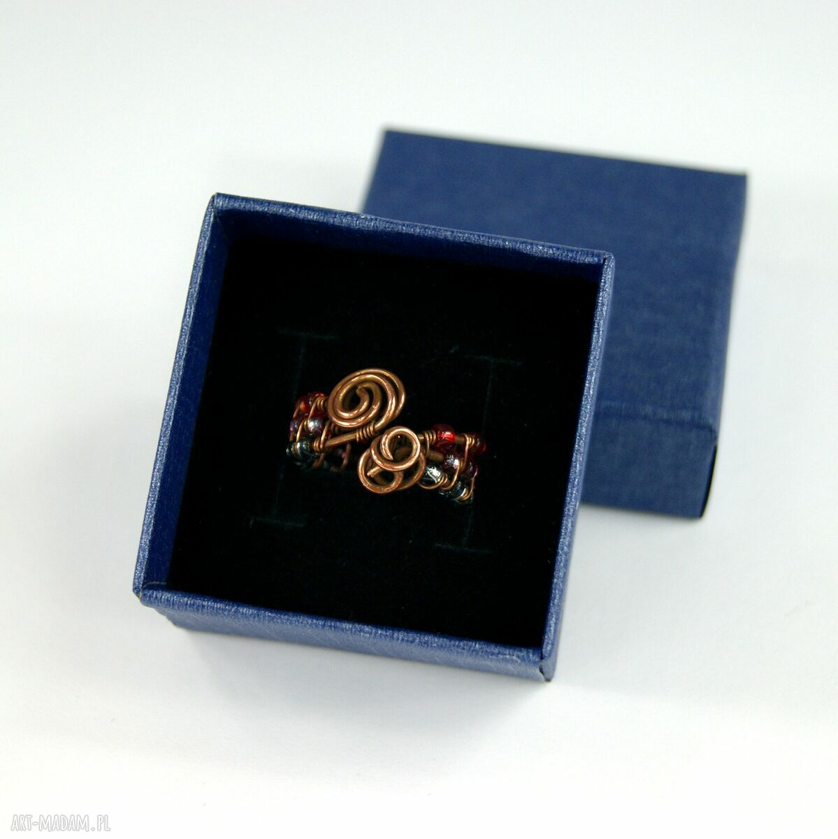 Regulowany pierścionek z Toho w technice wire wrapping z oksydowanej miedzi
