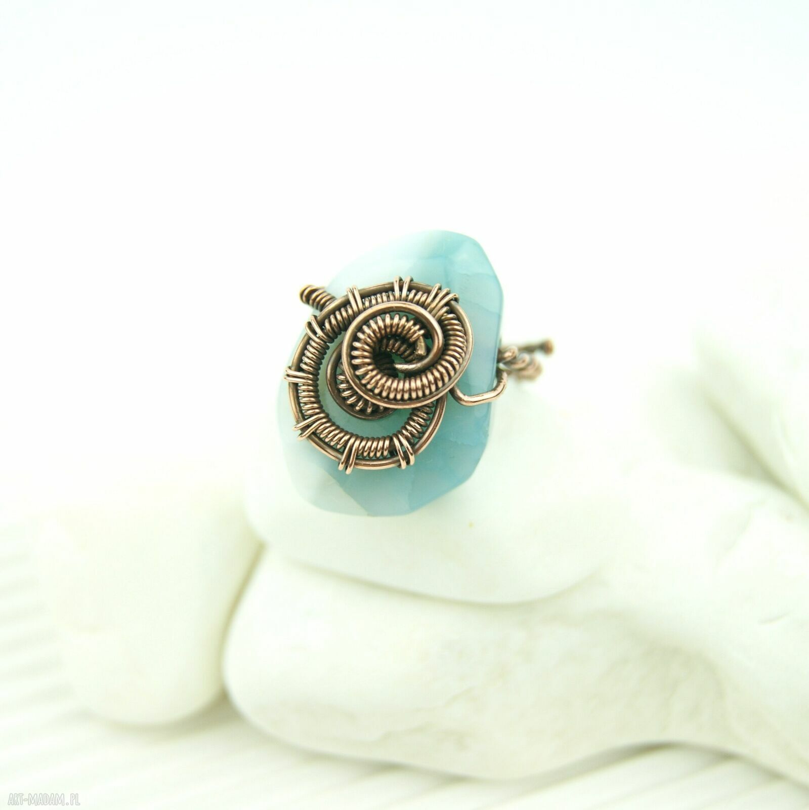 Regulowany pierścionek z błękitnym agatem - wire wrapping z miedzi