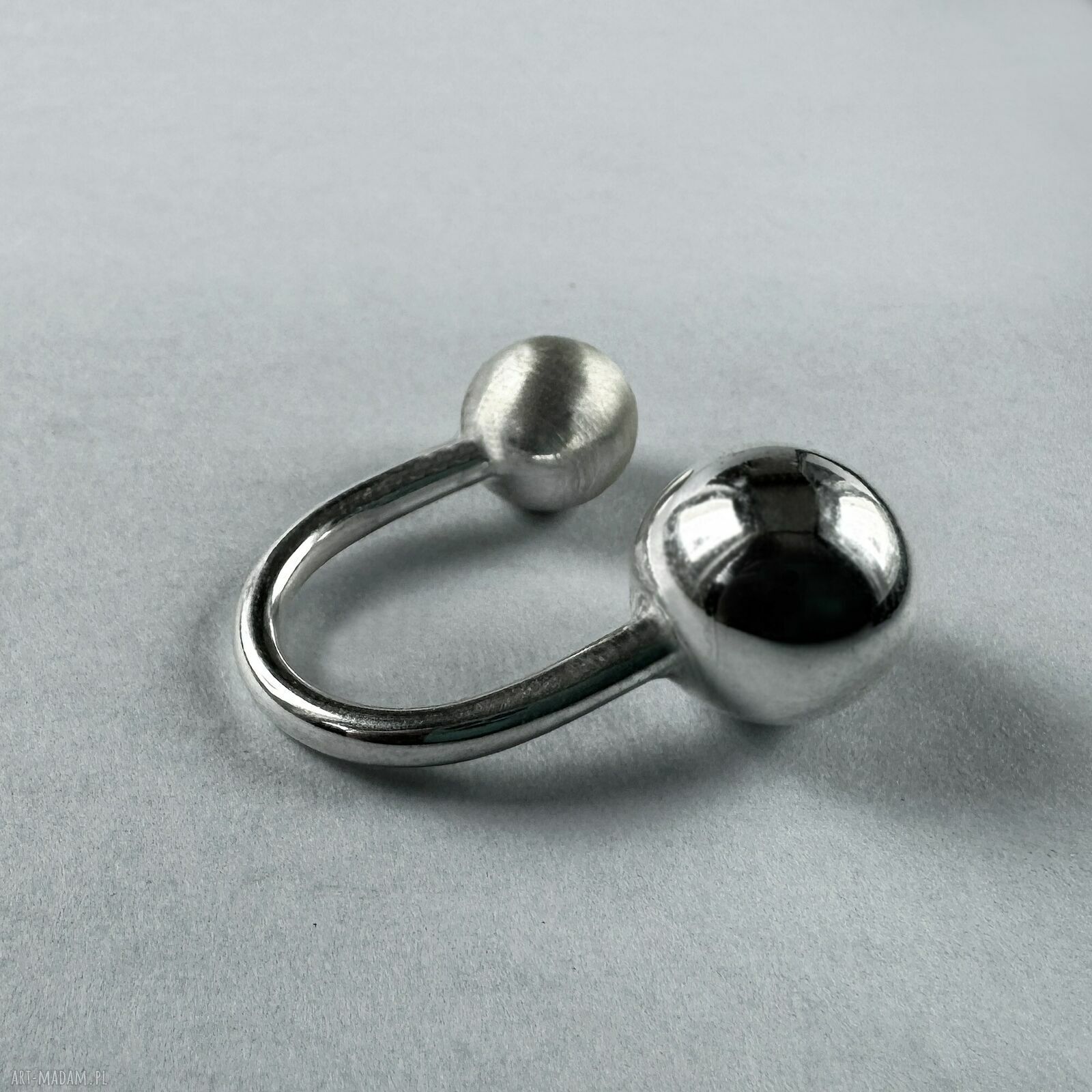 Regulowany pierścionek z dwiema kulkami 14 mm i 10 mm - srebro 925