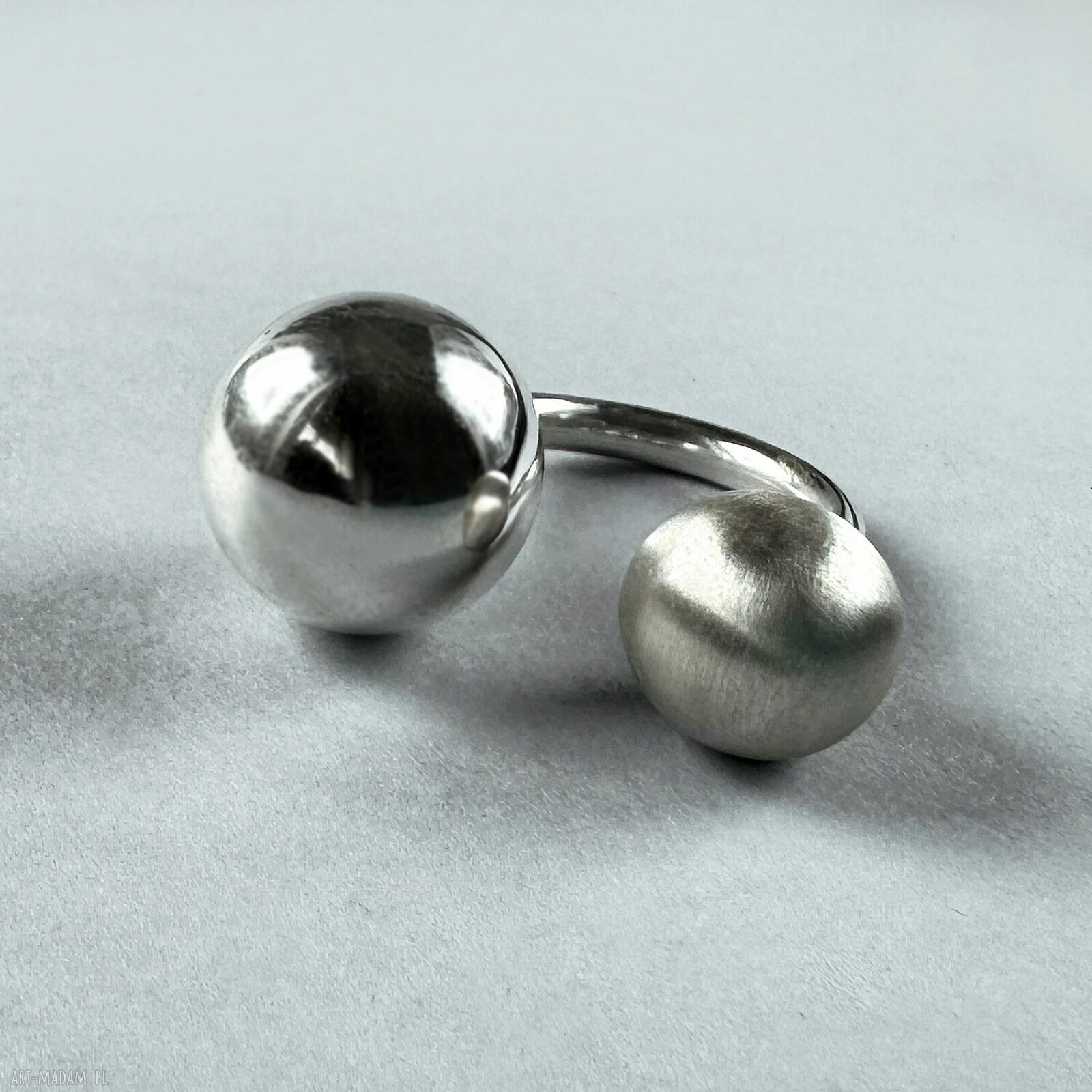 Shambala - regulowany pierścionek z kulkami 16 mm i 12 mm (srebro 925)