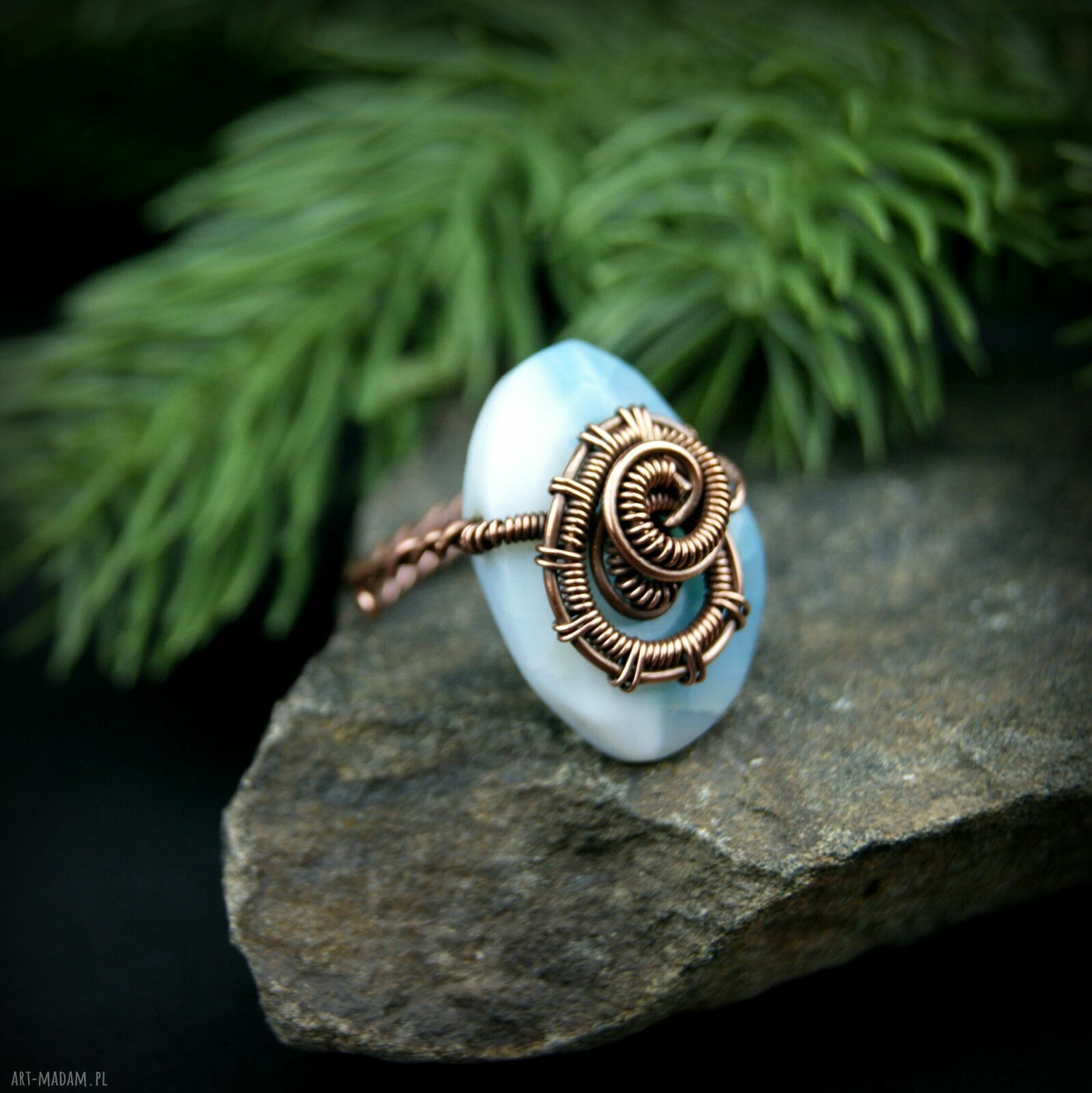 Regulowany pierścionek z błękitnym agatem - wire wrapping z miedzi