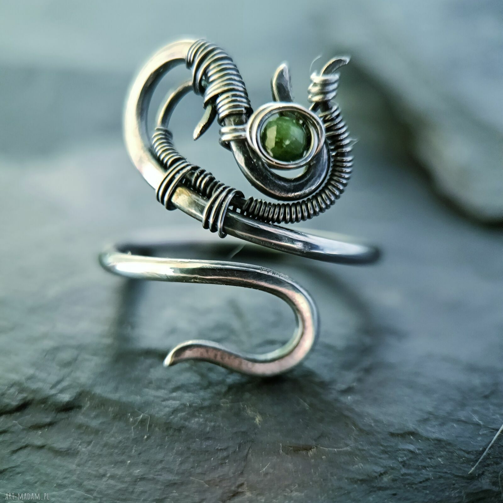 Regulowany pierścionek ze szmaragdem - wire wrapping ze stali 316L