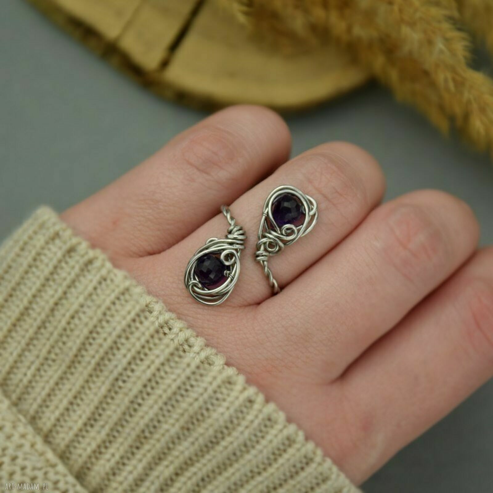 Regulowany pierścionek z ametystem wire wrapping ze stali chirurgicznej