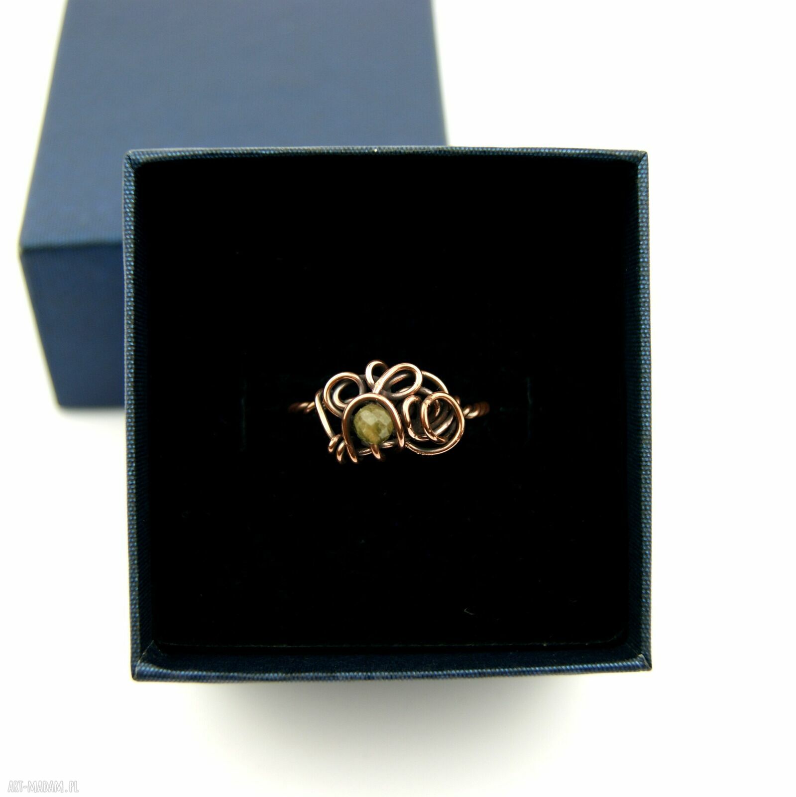 Regulowany pierścionek z turmalinem w miedzi (wire wrapping)