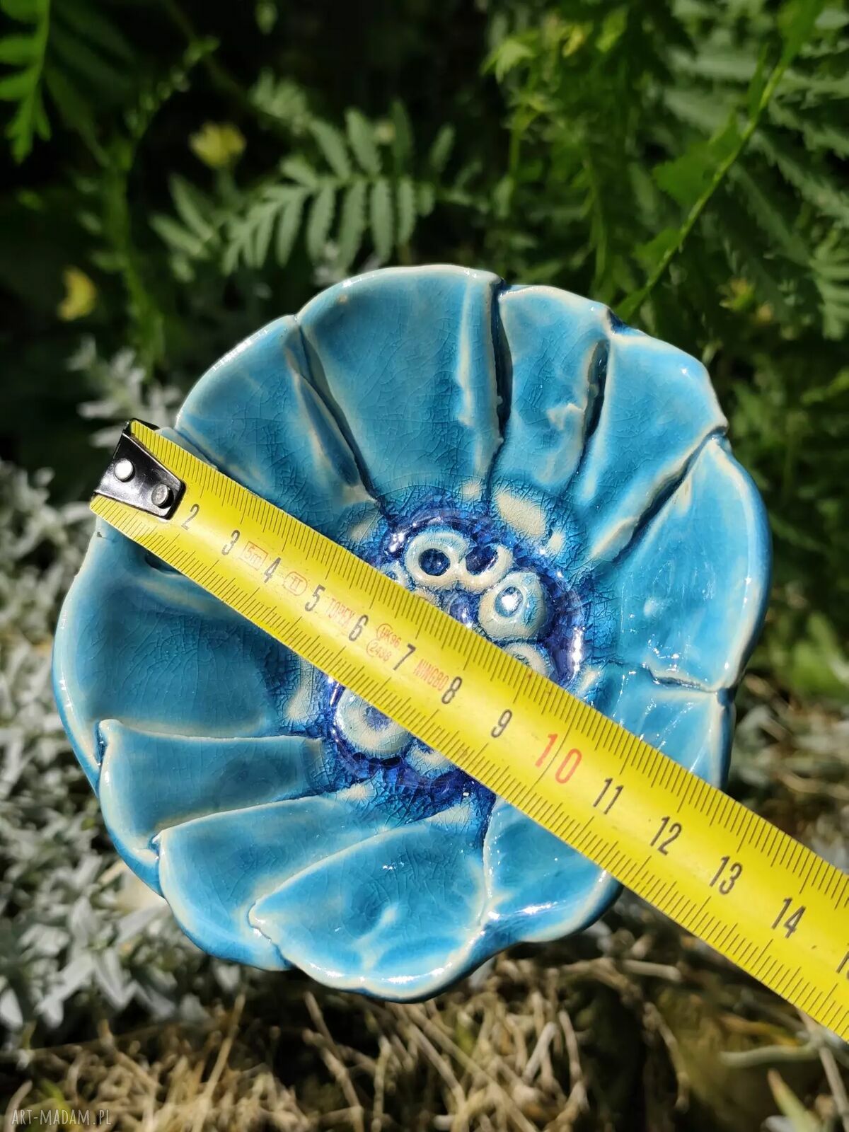 Turkusowy ceramiczny kwiat - poidło do ogrodu