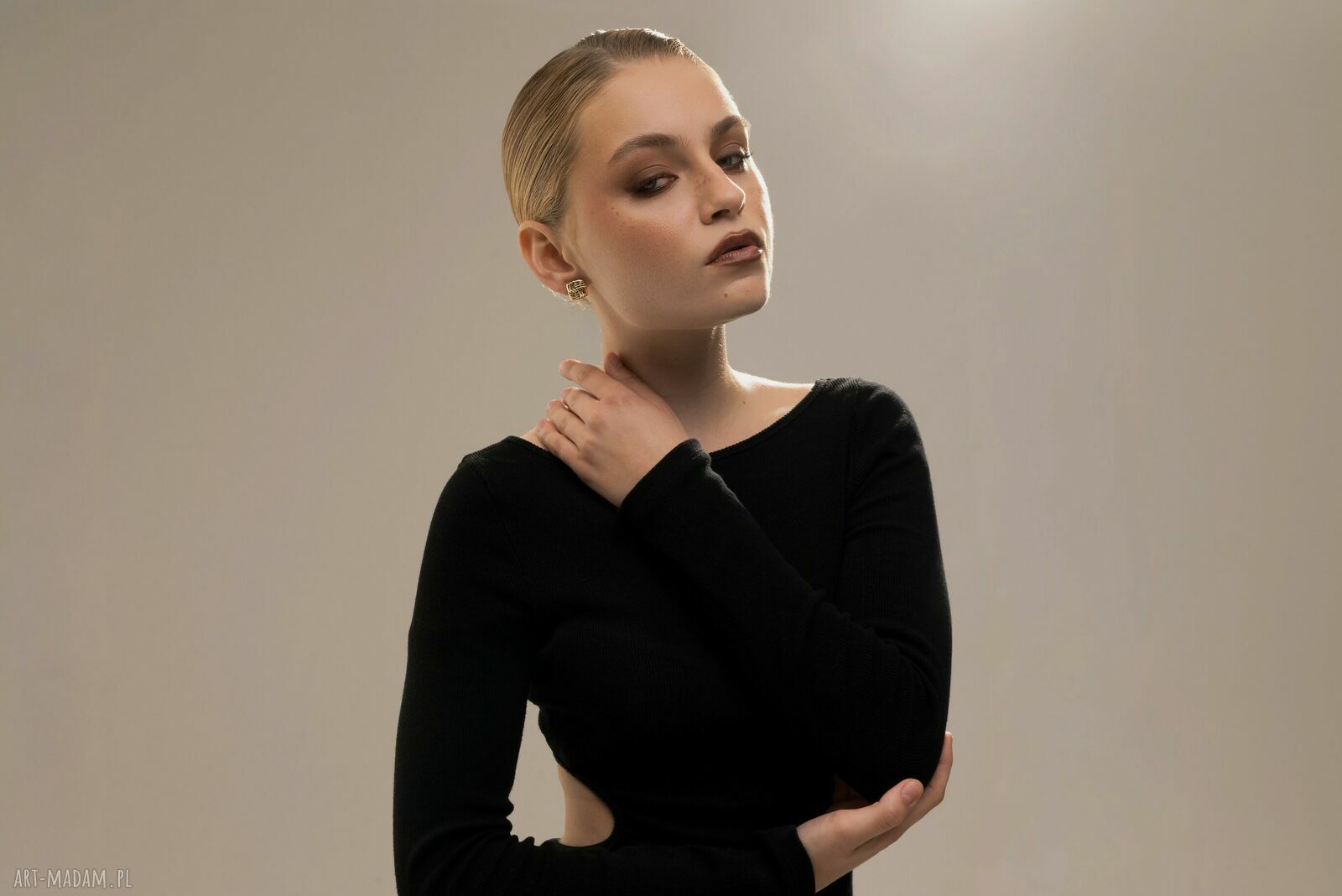 Kolczyki retro kwadraty z jasnym złoceniem 18K