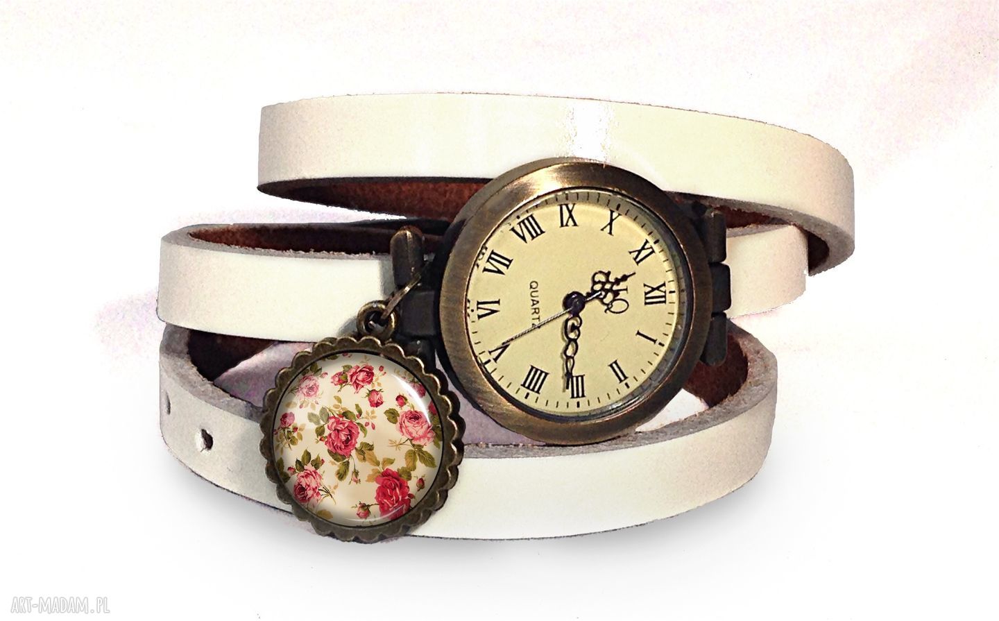 Retro róże - małe kolczyki wiszące, które podkreślają styl vintage